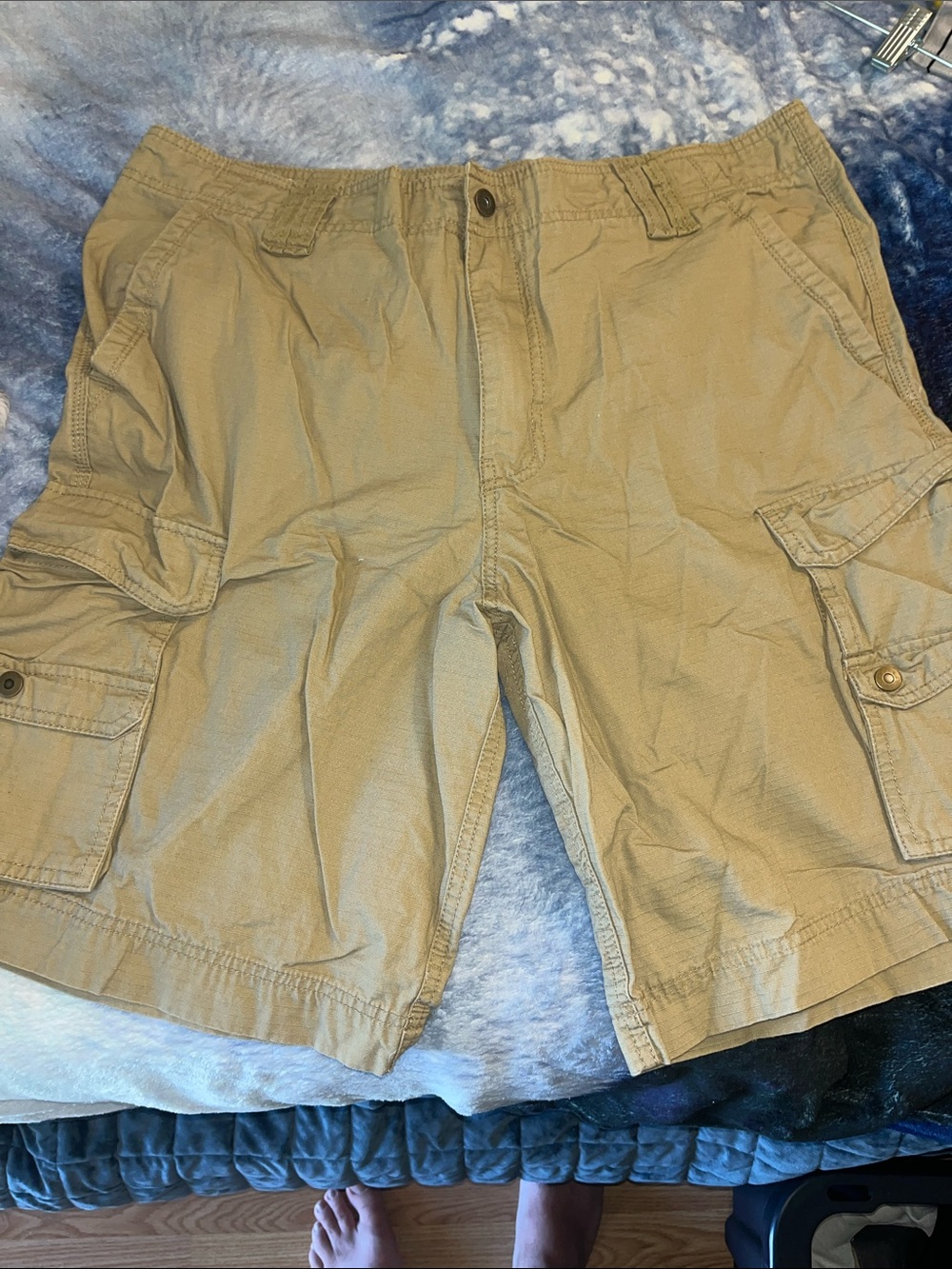 Faded Glory Khaki Cargo Shorts with Side Pockets